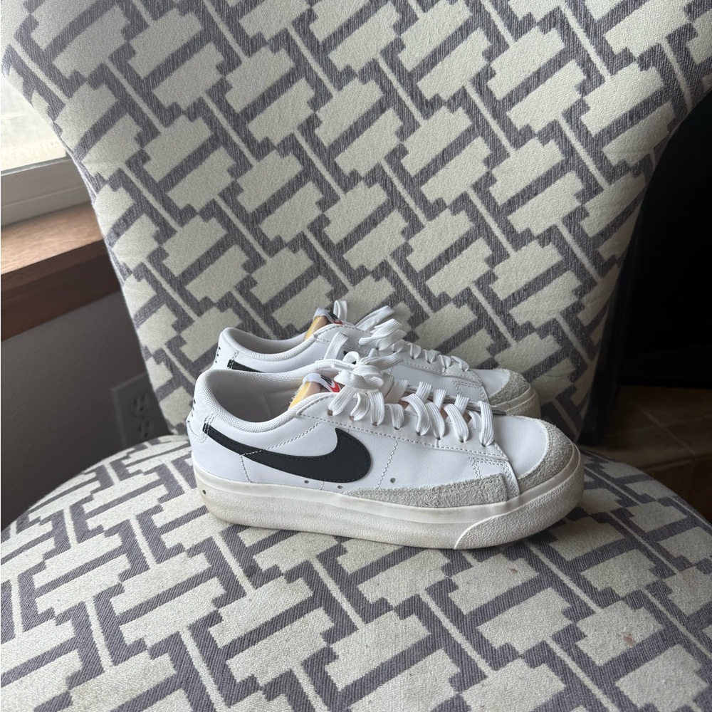 Nike White and Black Women's Sneakers